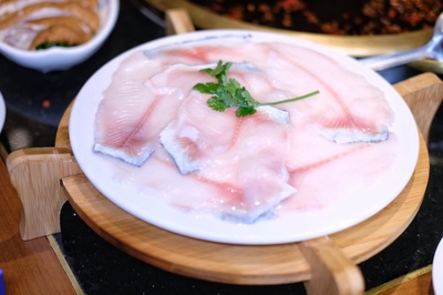 一年四店，從不打折卻日日爆滿 揭秘這家燜鍋火鍋店的生意經(jīng)